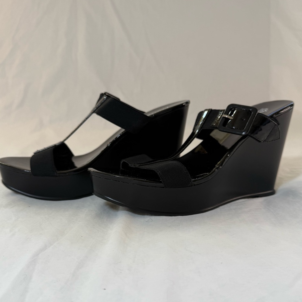 Charles by Charles David Black Wedge Sandals Size 7.5 - Picture 4 of 6